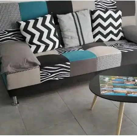 Moderne Pres Du Et Centre Ville. Les Eaux Vives. *